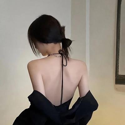 耳语封面